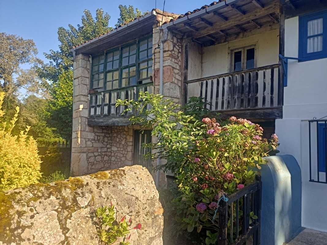 Vista exterior de Casa o xalet en venda en Llanes amb Jardí privat i Terrassa