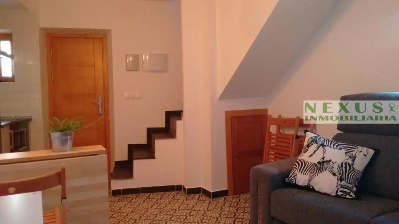 Einfamilien-Reihenhaus zur Miete in Casco Antiguo