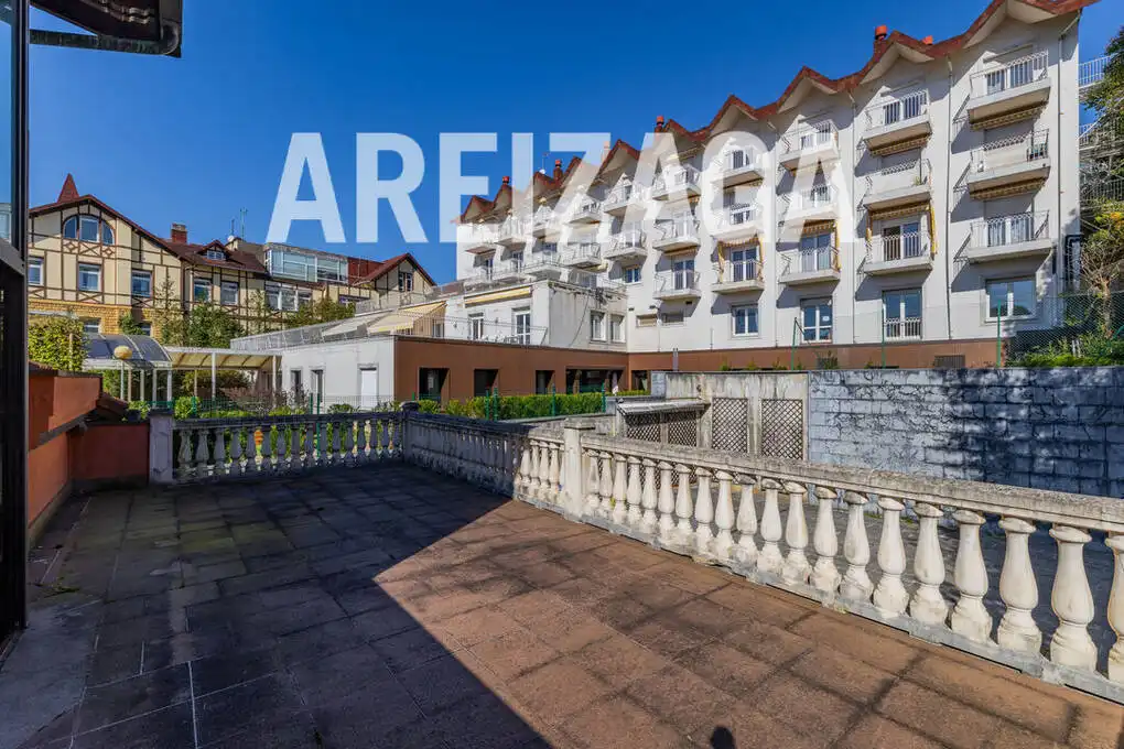Terrassa de Casa o xalet en venda en Donostia - San Sebastián  amb Aire condicionat, Calefacció i Terrassa