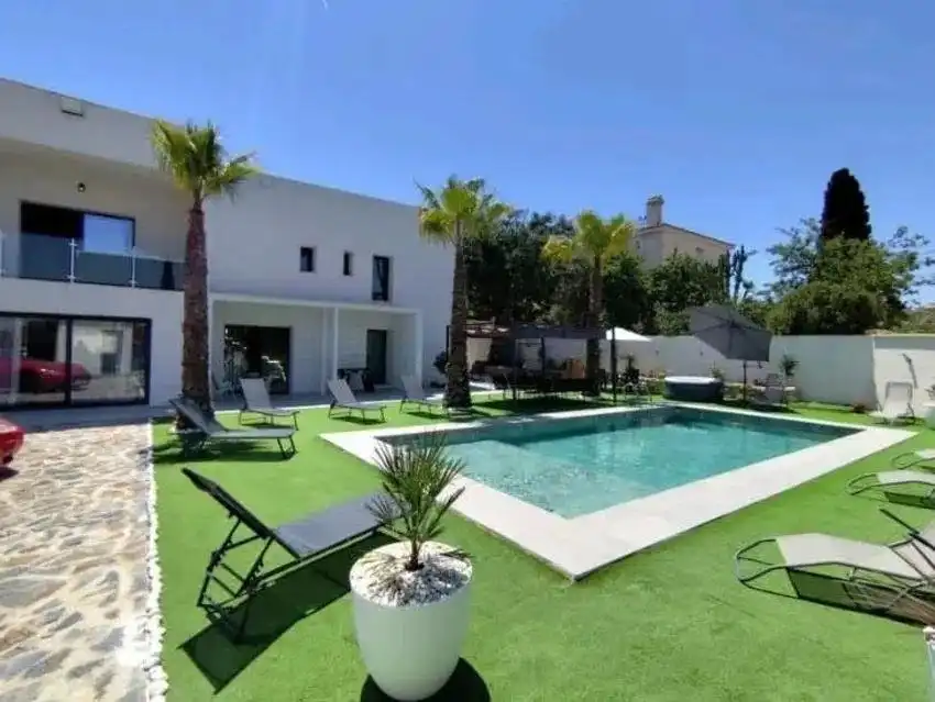 Villa mit Pool zum Verkauf in Carrer de L'Esportista Alejandra Quereda