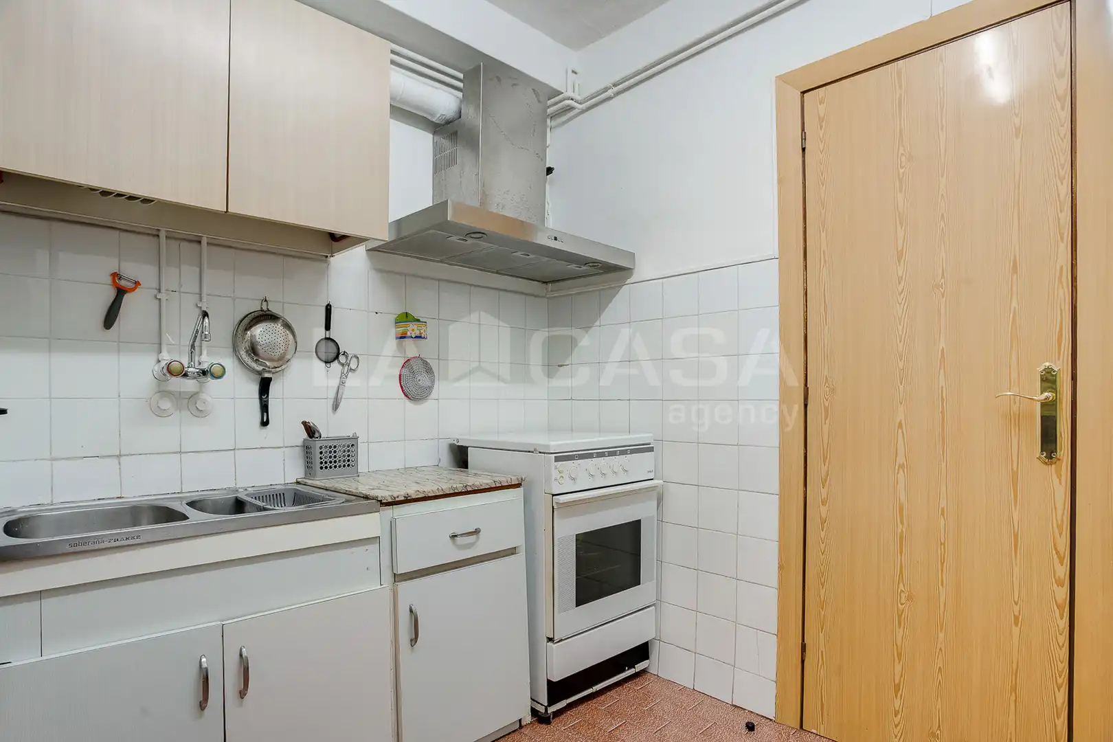 Cocina de Piso en venta en Barcelona con Calefacción, Trastero y Balcón