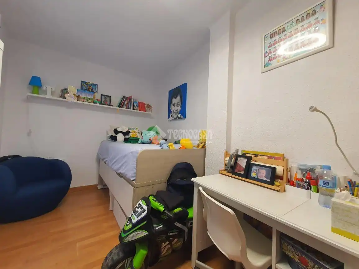 Bedroom of Flat for sale in Valencia  with Air Conditioner, Parquet flooring and Balcony