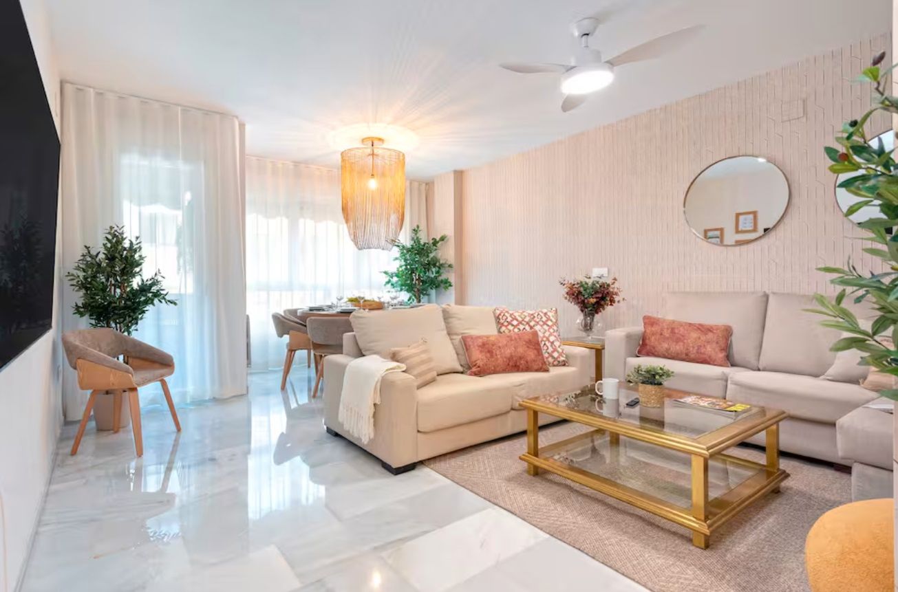 Living room of Apartment to rent in  Granada Capital  with Air Conditioner, Heating and Parquet flooring