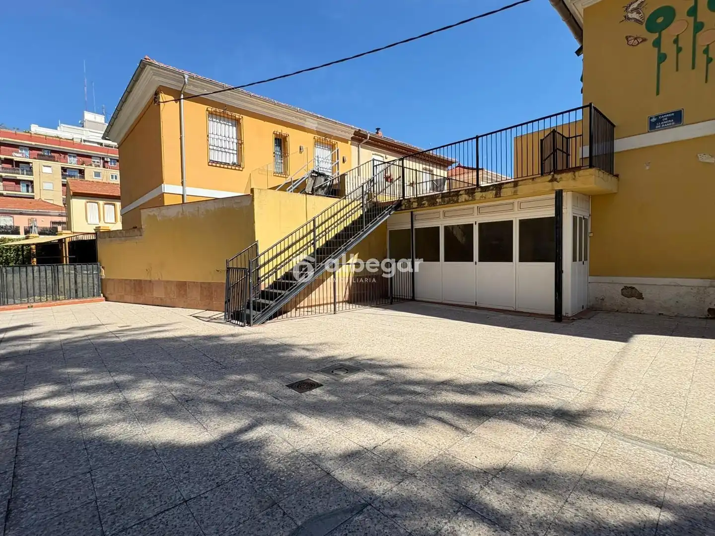 Vista exterior de Casa adosada en venda en Valencia amb Aire condicionat i Alarma