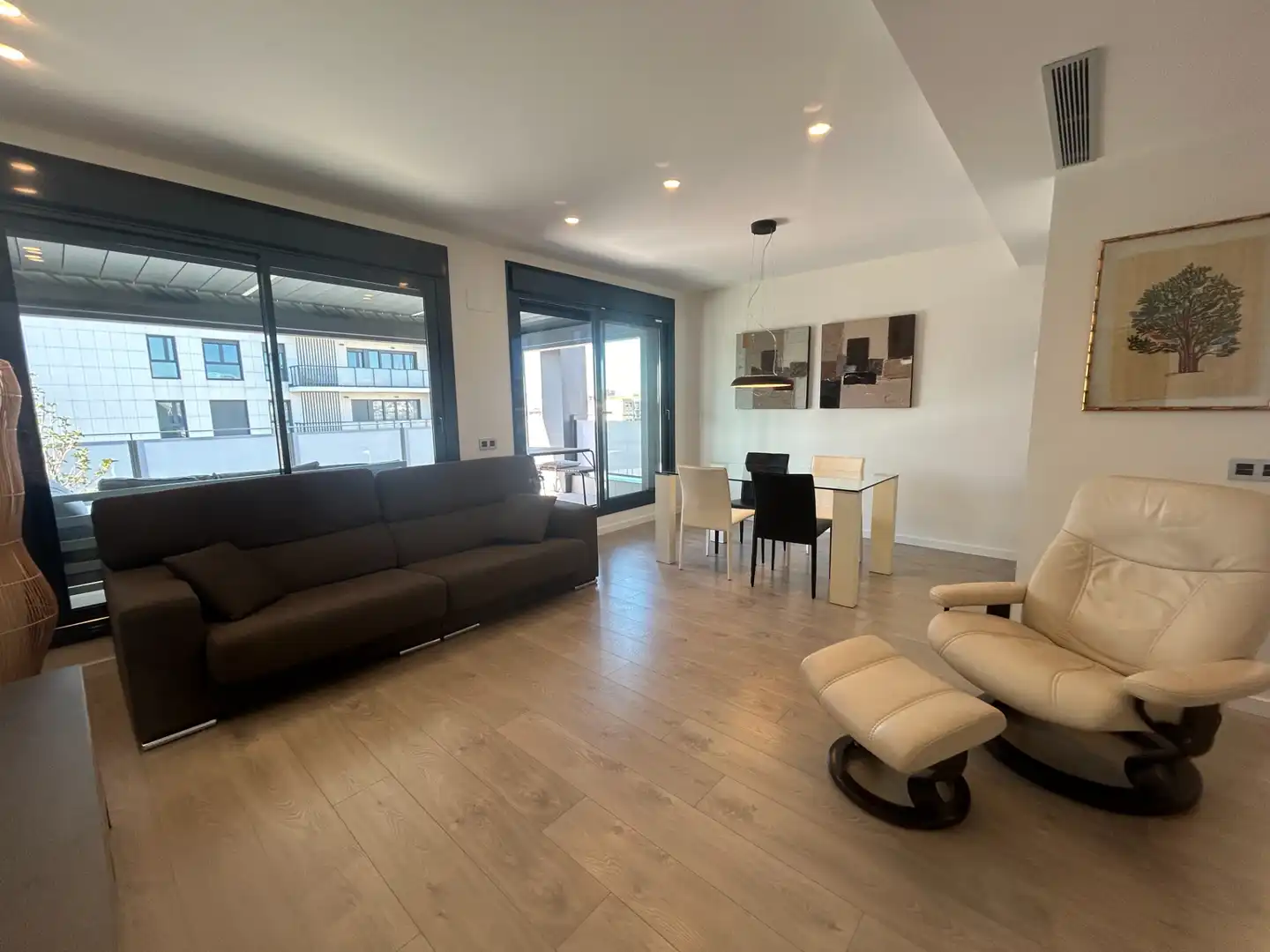Wohnzimmer von Dachboden zum Verkauf in Barcelona mit Klimaanlage, Heizung und Parkett