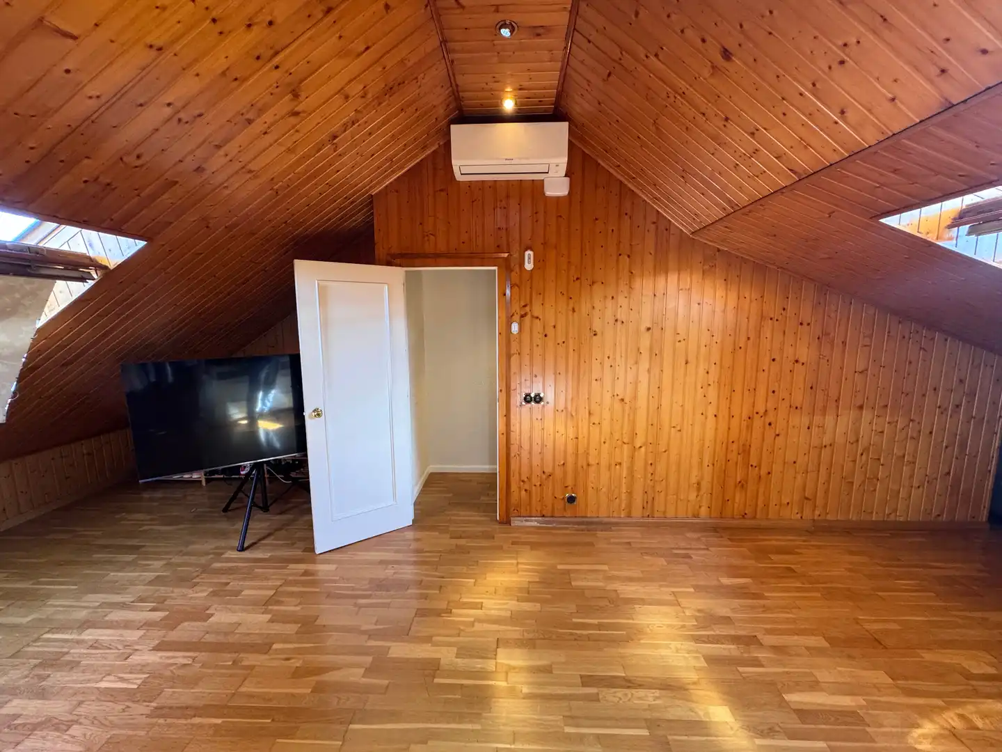 Einfamilien-Reihenhaus zum Verkauf in Badalona mit Klimaanlage, Heizung und Parkett