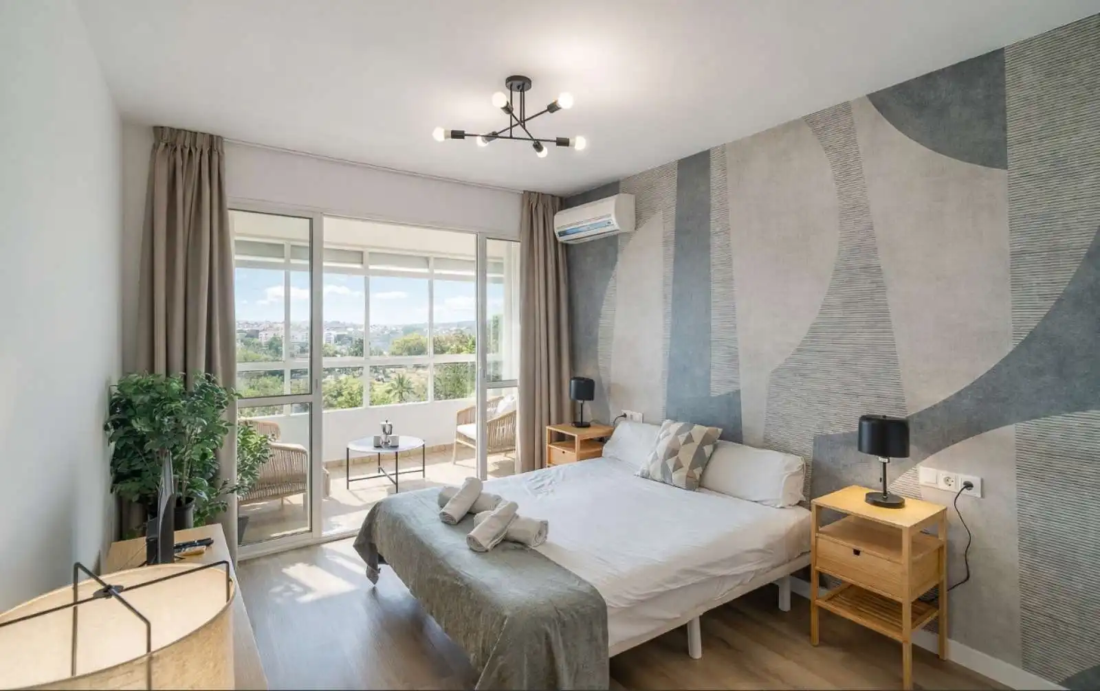 Habitación de Estudio para compartir en Torremolinos con Aire acondicionado, Terraza y Amueblado