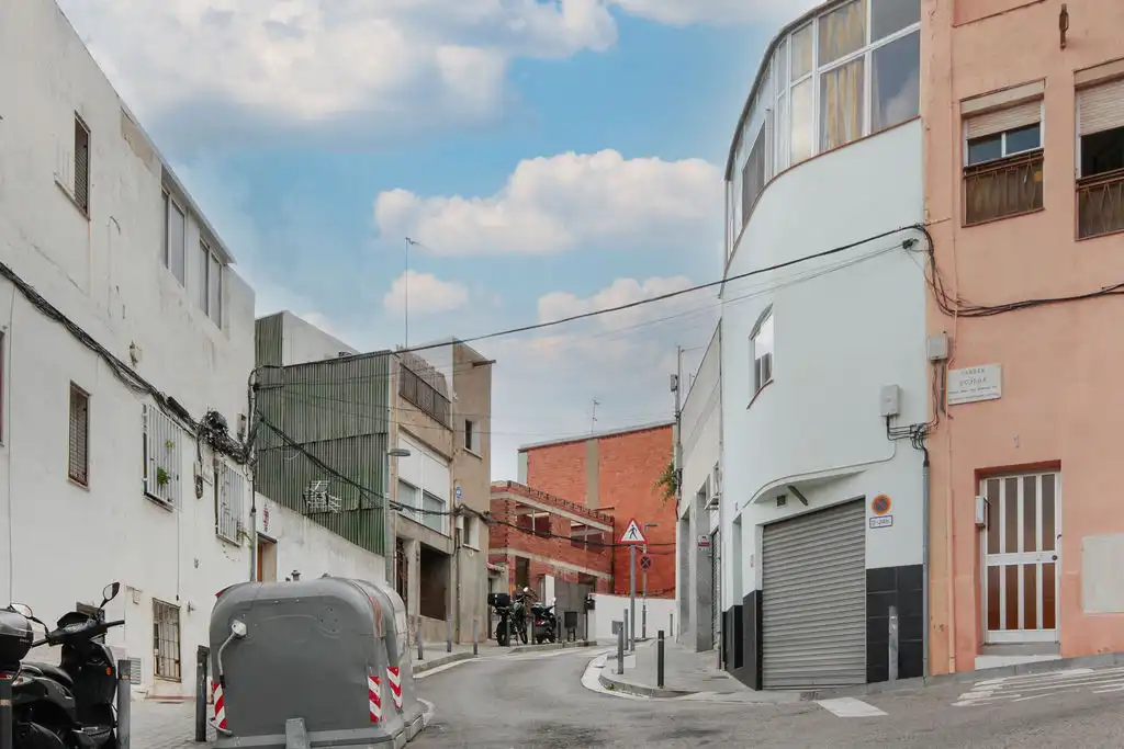Vista exterior de Pis en venda en Nou Barris