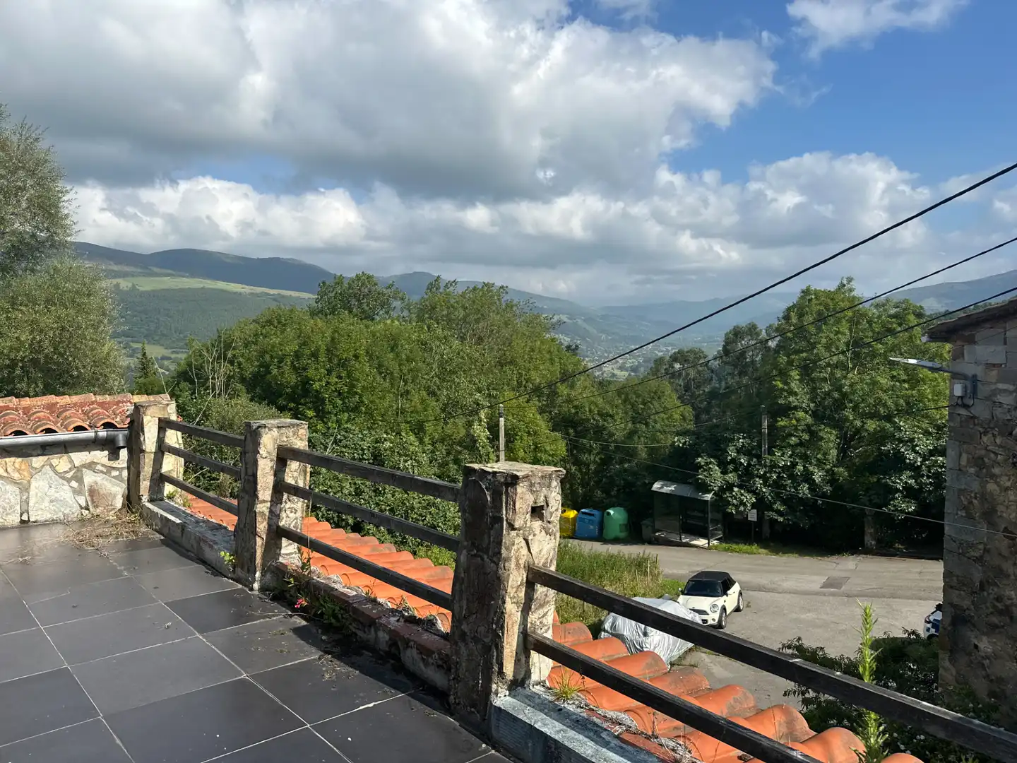 Vista exterior de Casa o xalet en venda en Corvera de Toranzo amb Jardí privat