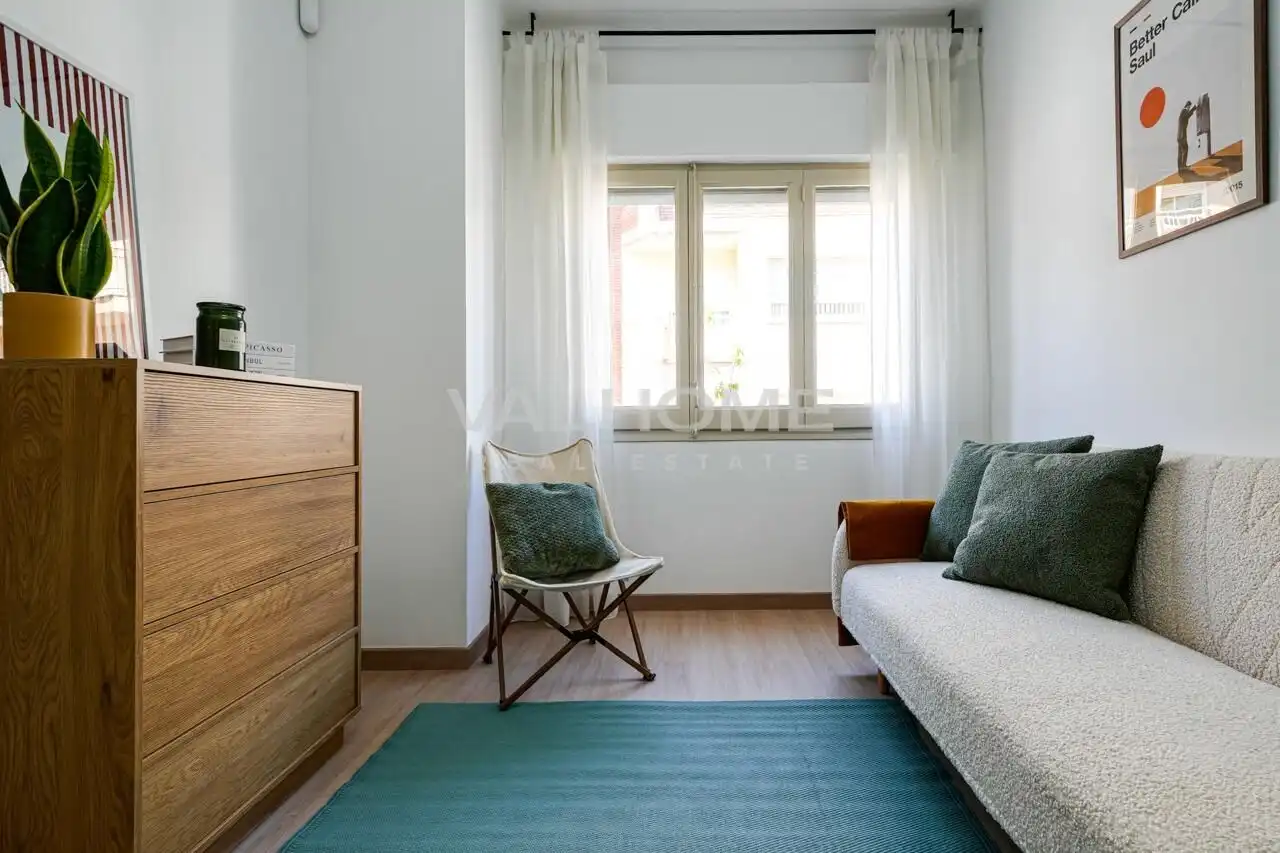 Bedroom of Apartments for sale in  Barcelona Capital  with Air Conditioner and Balcony