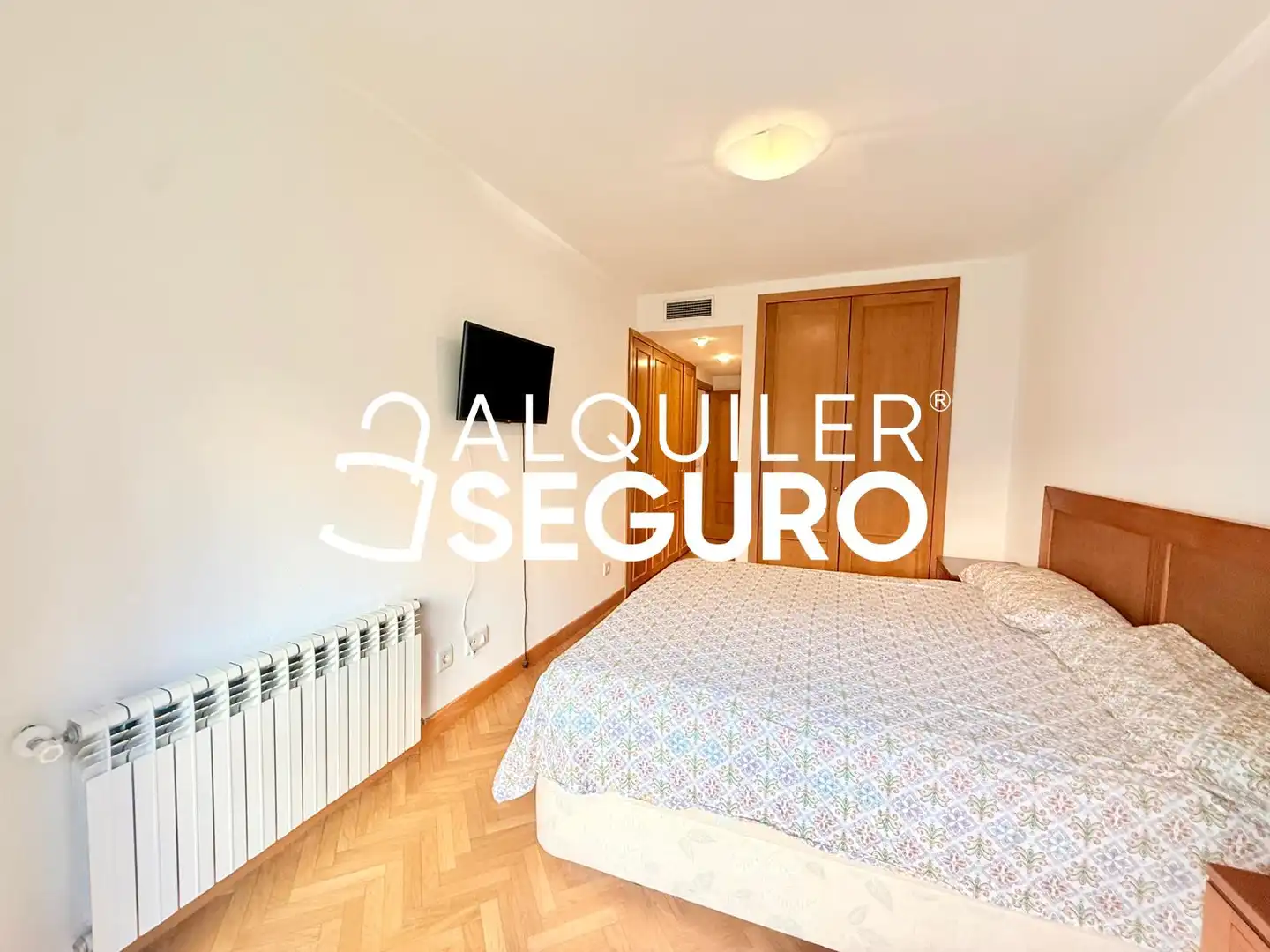 Bedroom of Flat for rent in Madrid  with Air Conditioner and Heating
