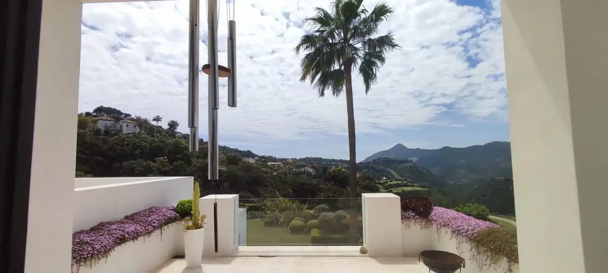 Vista exterior de Casa o chalet en venta en Benahavís con Aire acondicionado, Jardín privado y Terraza