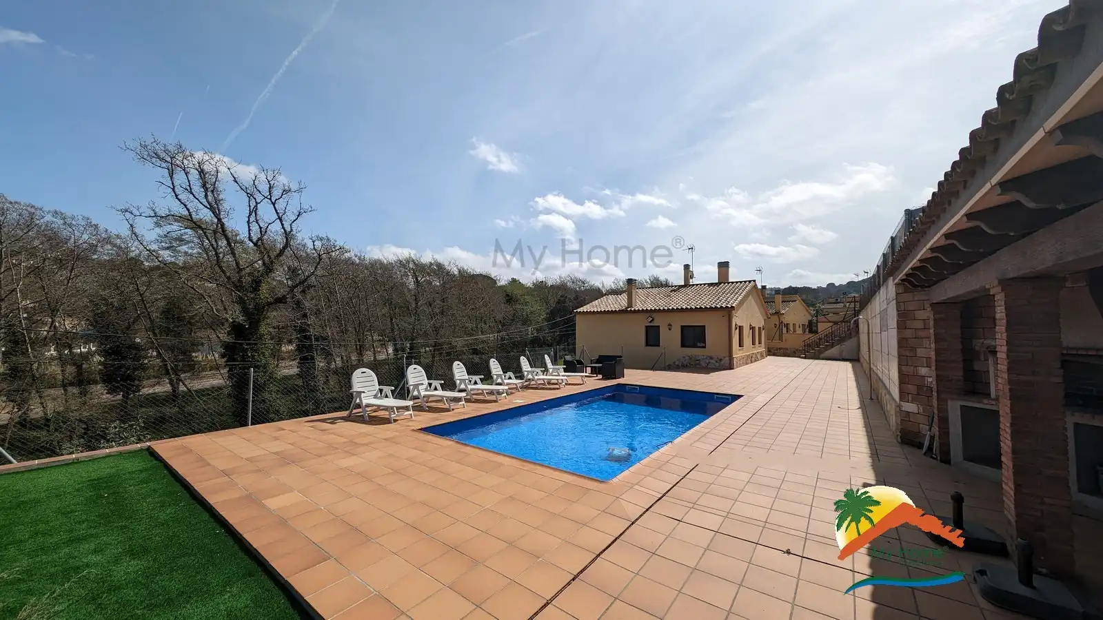 Casa amb piscina en venda a Montbarbat