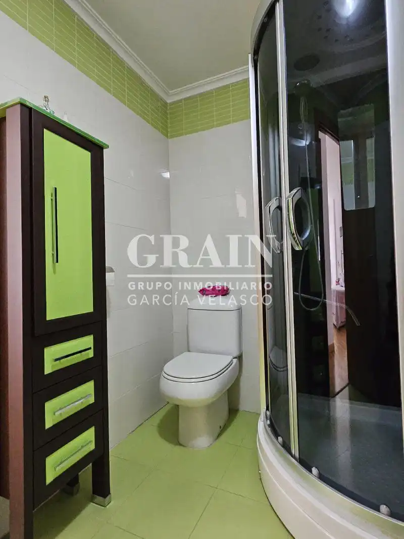 Bathroom of Flat for sale in Albacete  with Air Conditioner, Heating and Storage room