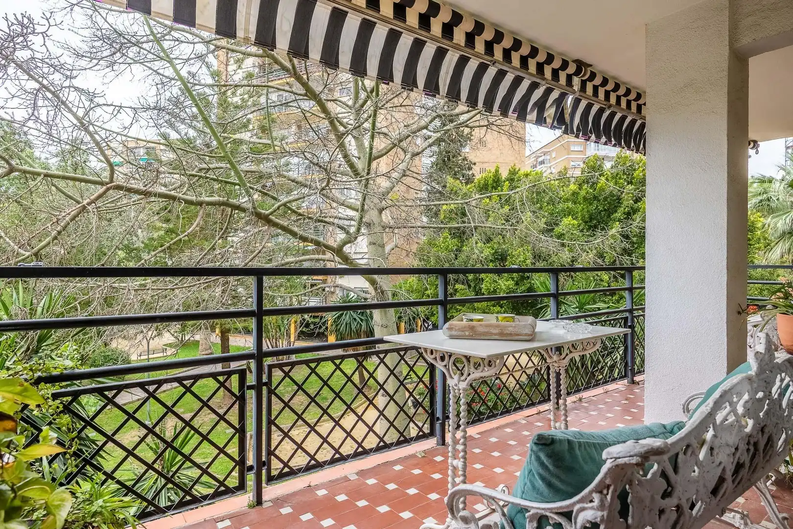 Terrasse von Wohnung zum Verkauf in Sevilla mit Klimaanlage, Privatgarten und Terrasse
