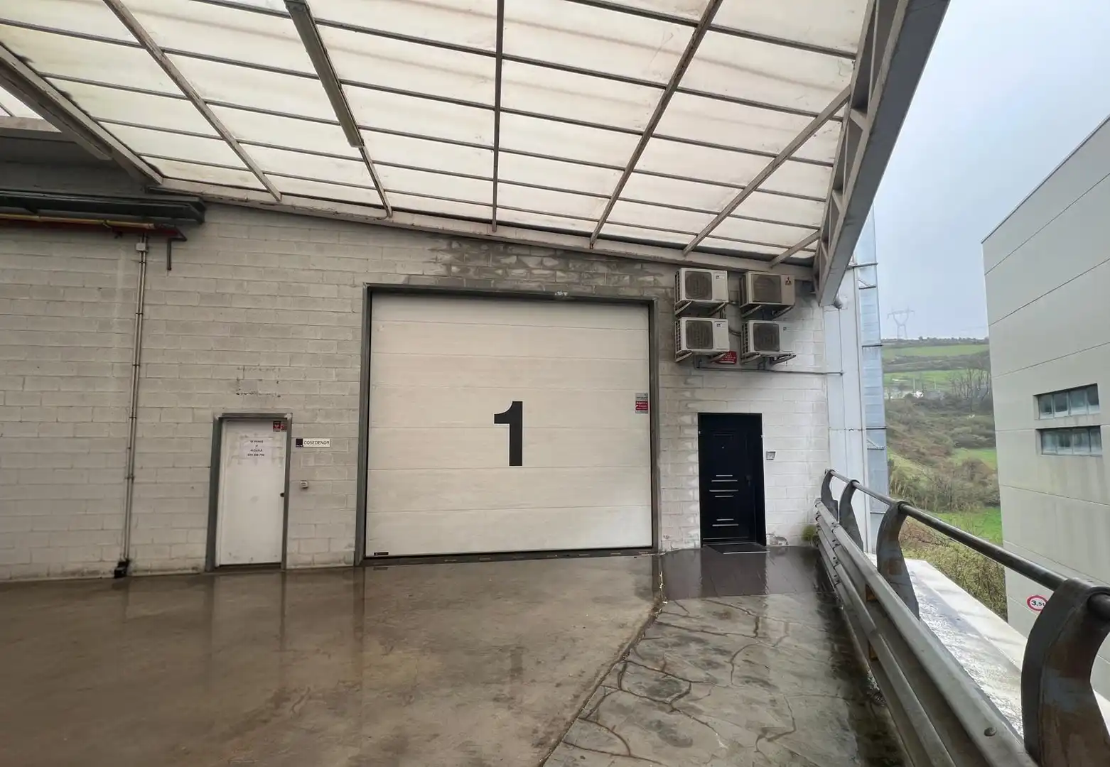 Aparcament de Nau industrial en venda en Santurtzi  amb Calefacció i Alarma