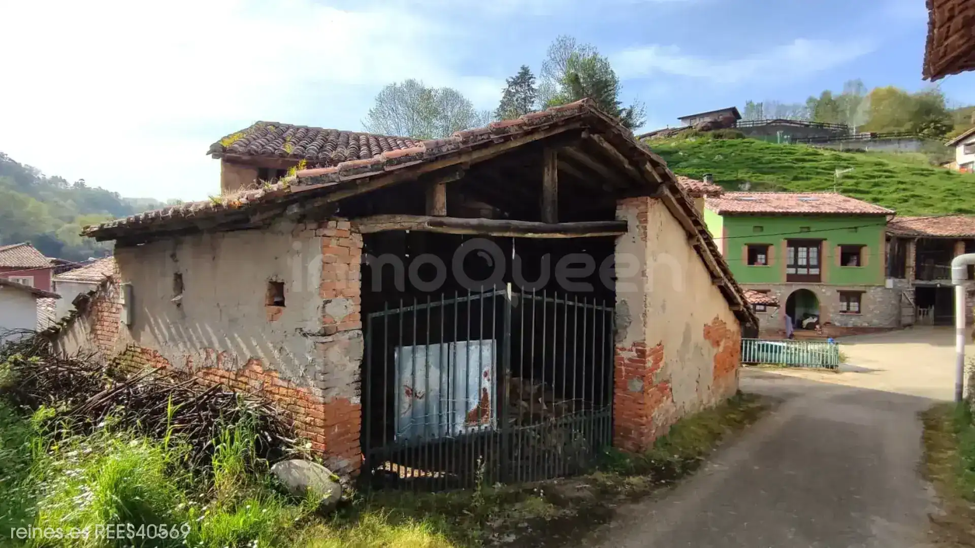 Casa rústica amb jardí en venda a N/A