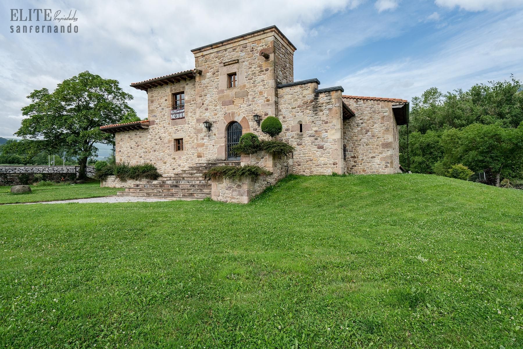 Vista exterior de Casa o xalet en venda en Bárcena de Pie de Concha amb Calefacció, Jardí privat i Terrassa