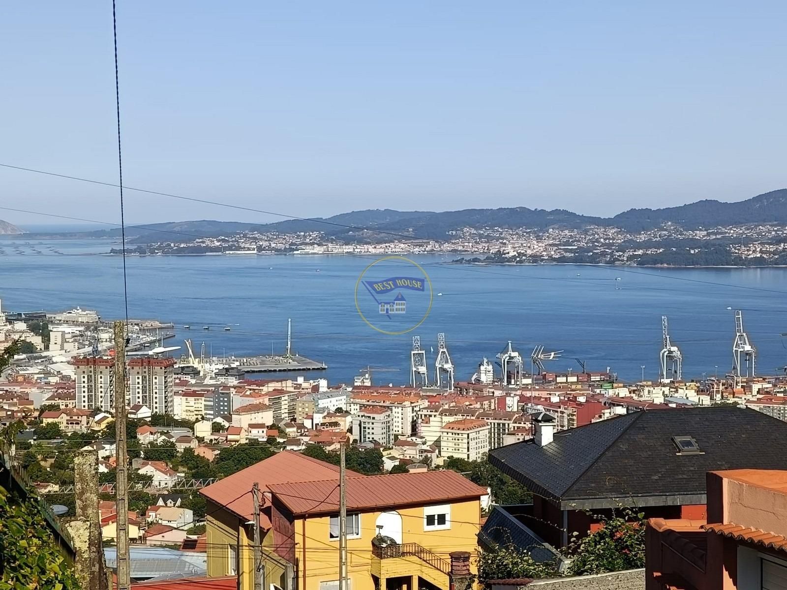 Vista exterior de Casa o xalet en venda en Vigo  amb Terrassa i Balcó