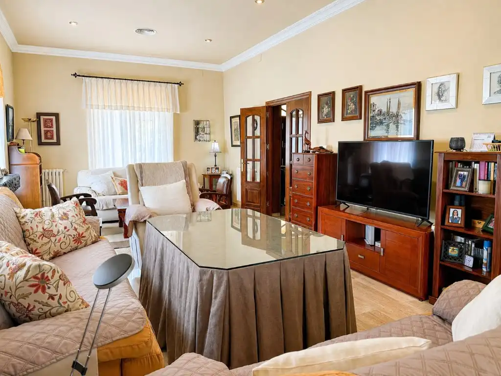 Sala d'estar de Casa o xalet en venda en Córdoba amb Jardí privat, Terrassa i Traster