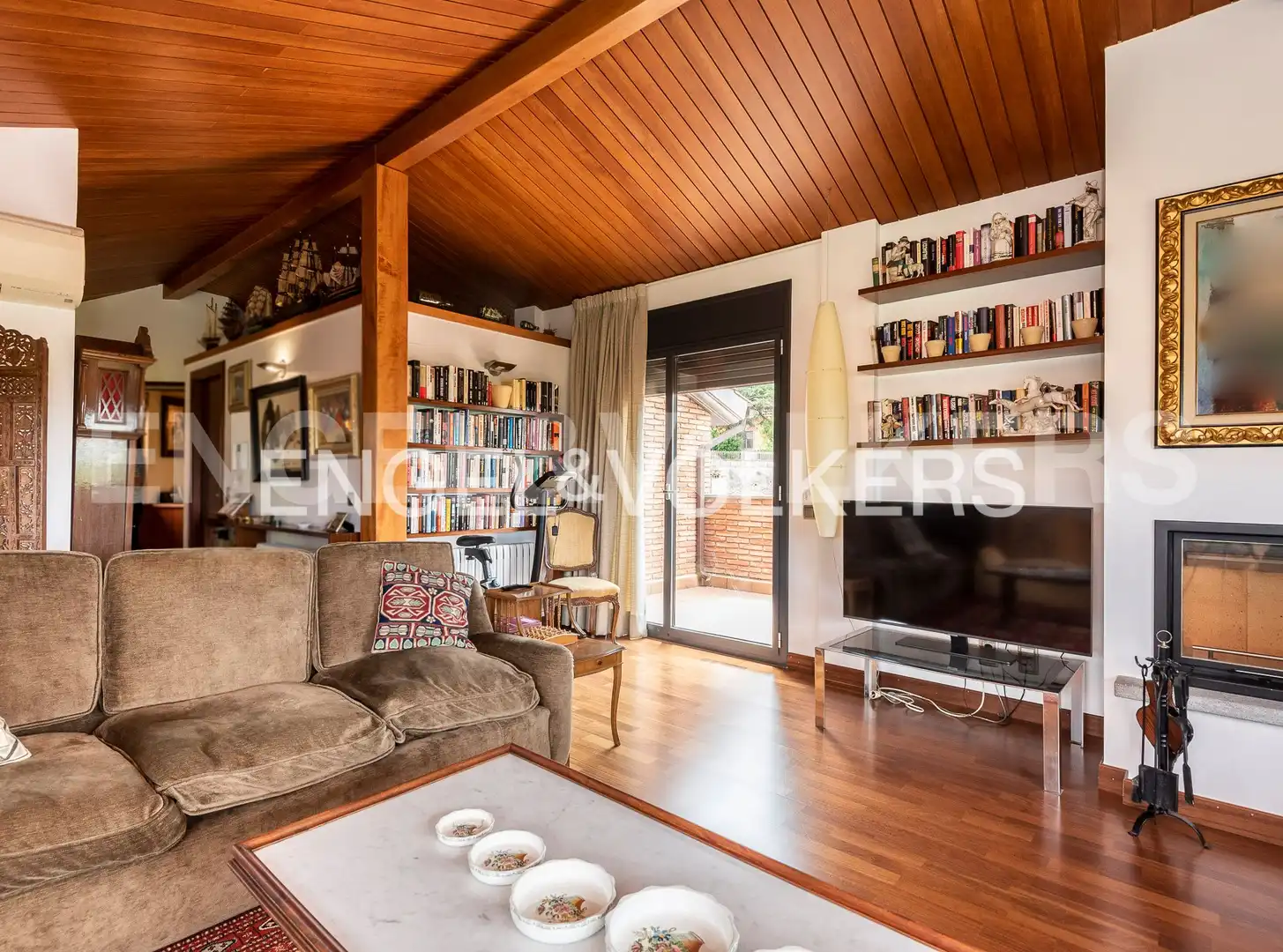 Living room of Houses for sale in Sant Cugat del Vallès  with Air Conditioner, Heating and Private garden