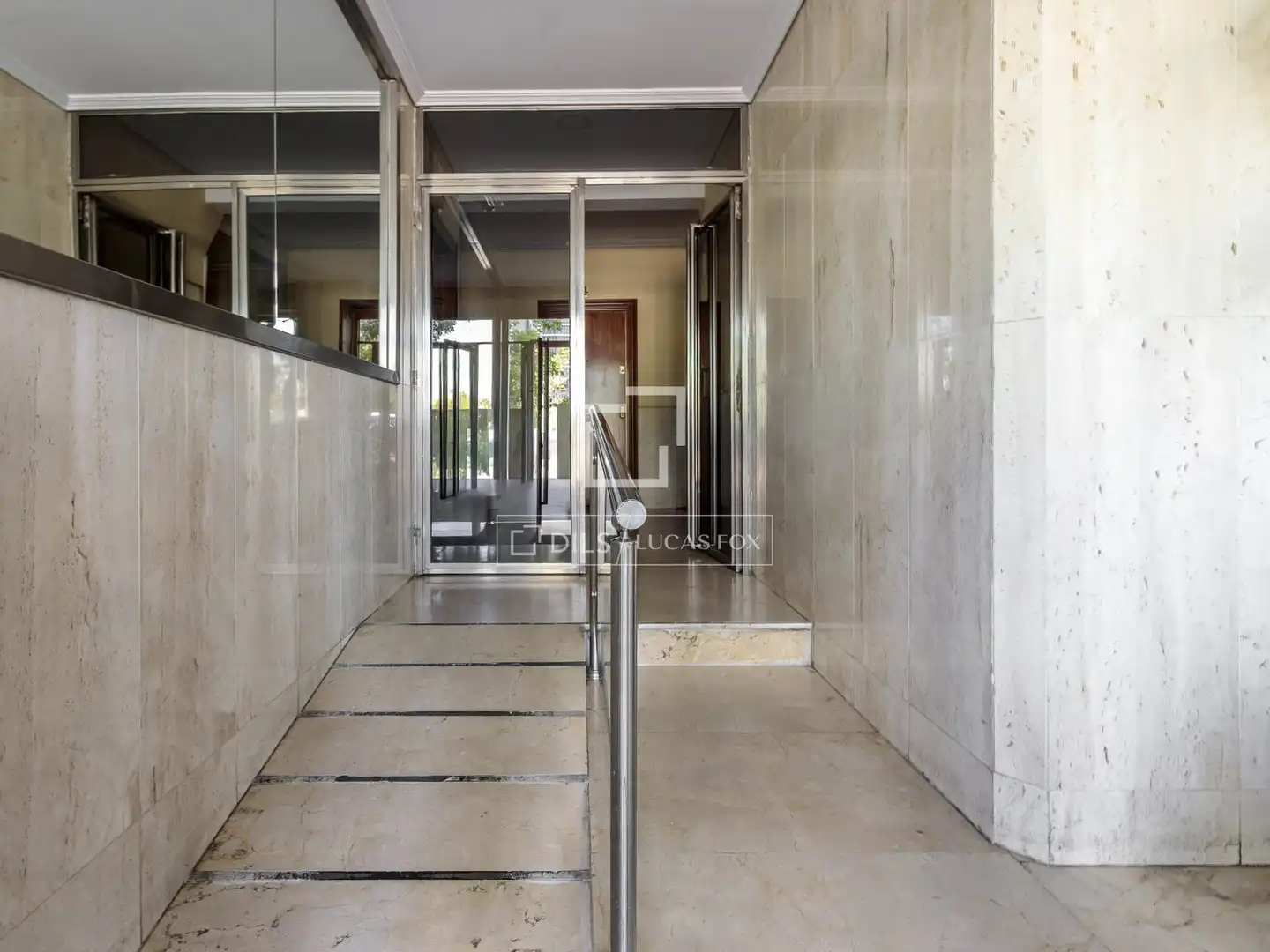 Flat for rent in Madrid  with Air Conditioner and Furnished