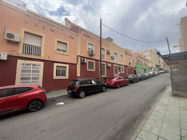Piso en Venta en CL JUAN GOYTISOLO en La Chanca - Pescadería