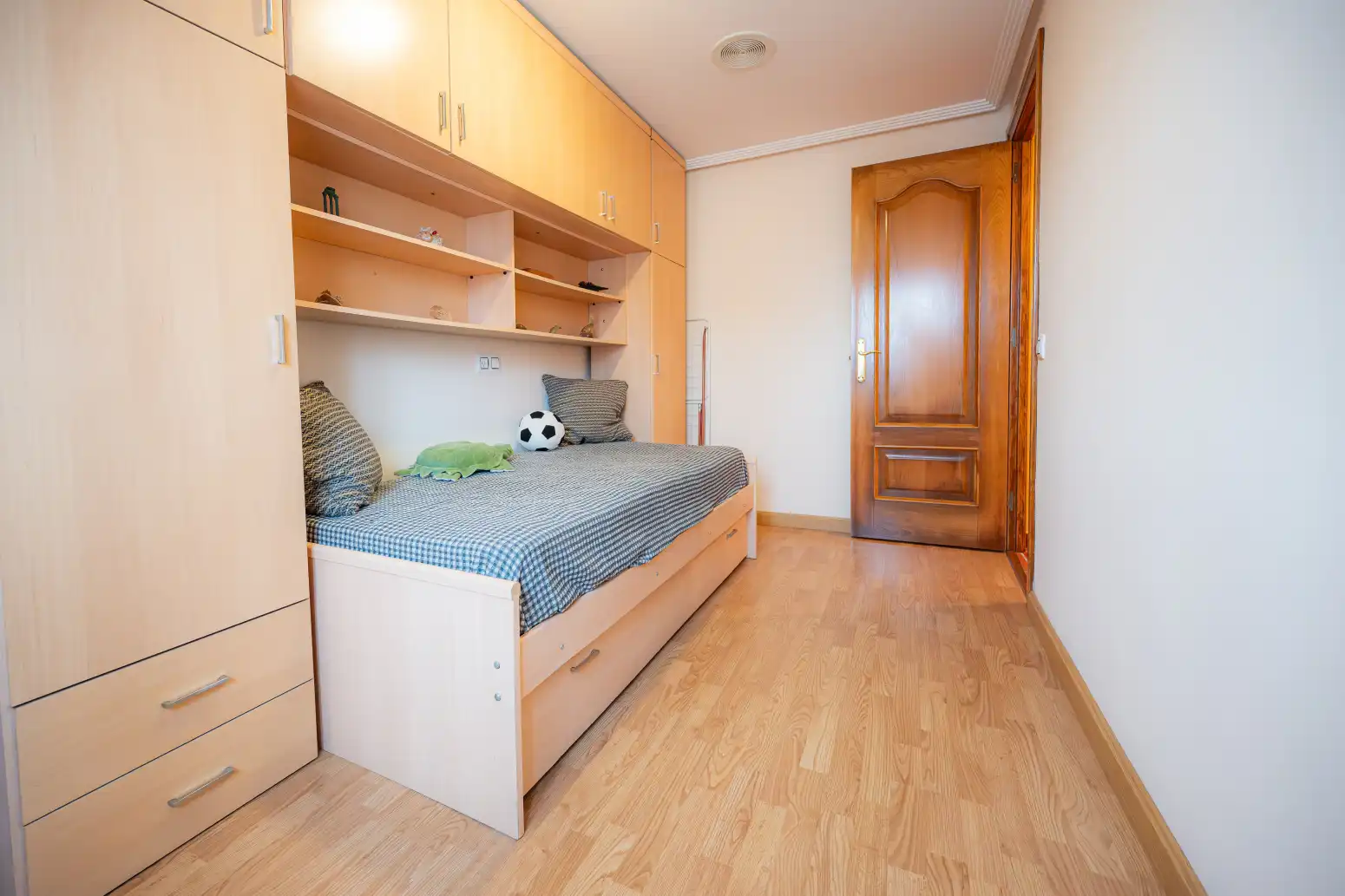 Habitación de Piso en venta en Gijón  con Calefacción, Jardín privado y Amueblado