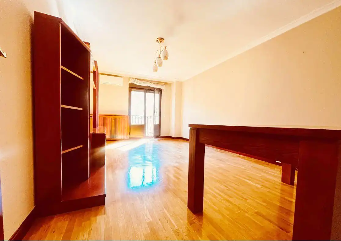Außenansicht von Wohnung zum Verkauf in Salamanca mit Klimaanlage, Heizung und Parkett