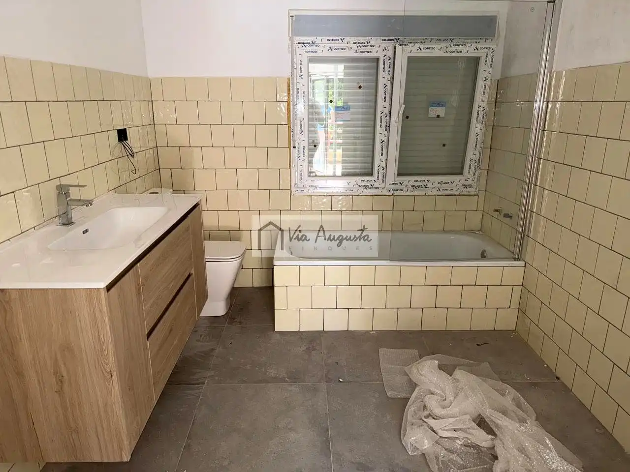 Bany de Casa o xalet en venda en Alfara de Carles amb Jardí privat, Terrassa i Balcó
