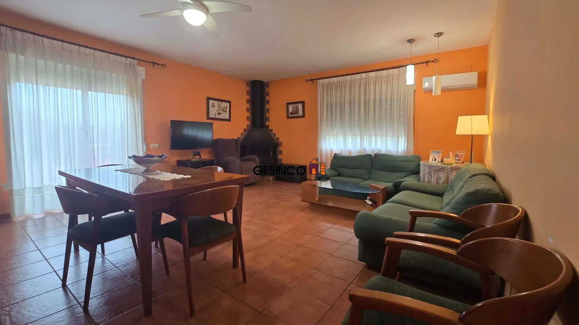 Living room of Houses for sale in Ontinyent  with Air Conditioner, Private garden and Storage room