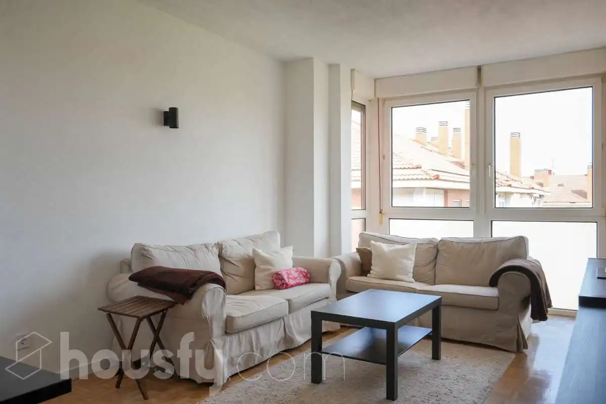 Living room of Flat for rent in Madrid  with Air Conditioner, Heating and Furnished