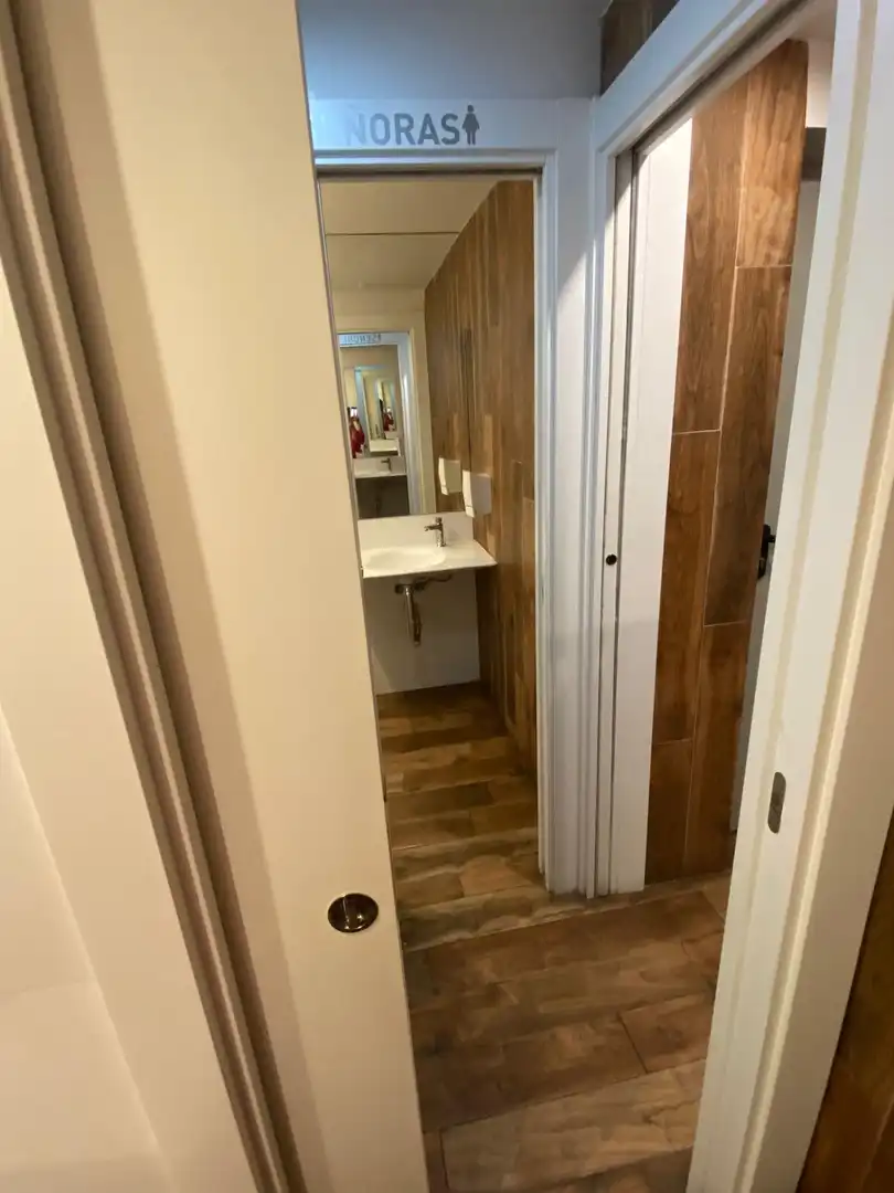 Baño de Local en traspaso en Salamanca con Aire acondicionado y Amueblado