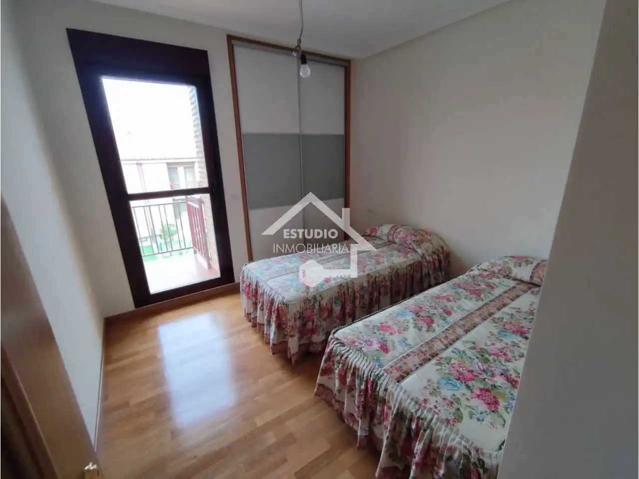 Bedroom of Detached homes for sale in Canillas de Río Tuerto  with Heating, Parquet flooring and Terrace