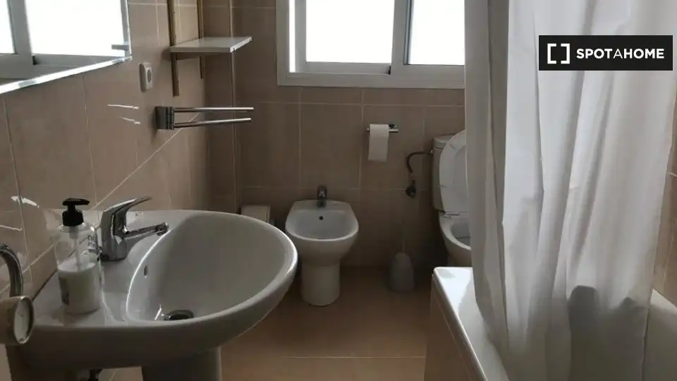 Baño de Piso para compartir en Murcia con Aire acondicionado, Terraza y Amueblado