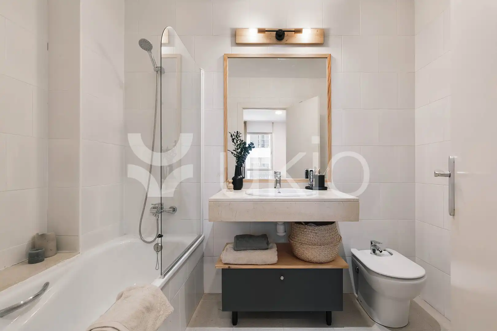 Badezimmer von Wohnungen zur Miete in Barcelona mit Klimaanlage, Heizung und Möbliert