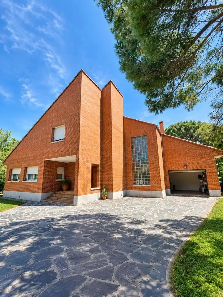 Vista exterior de Casa o xalet en venda en Galapagar amb Aire condicionat, Calefacció i Jardí privat
