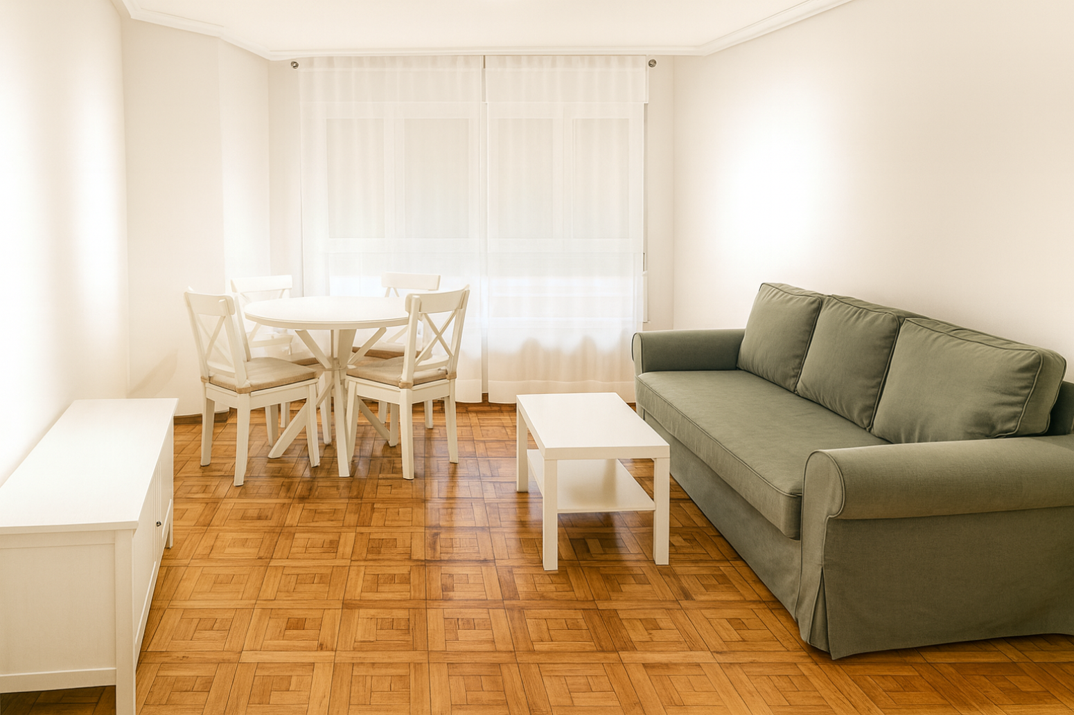 Sala d'estar de Pis de lloguer en Gijón  amb Calefacció, Parquet i Moblat