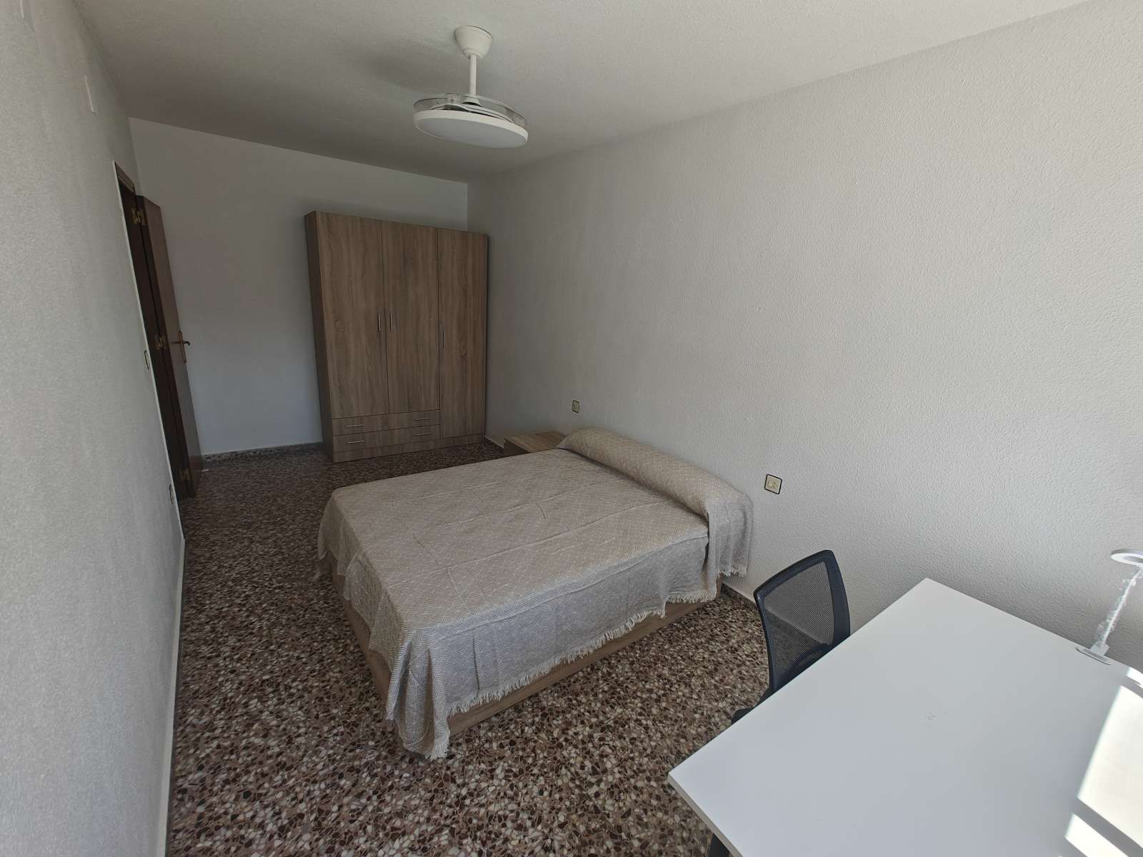 Bedroom of Flat to share in Cartagena  with Air Conditioner and Terrace