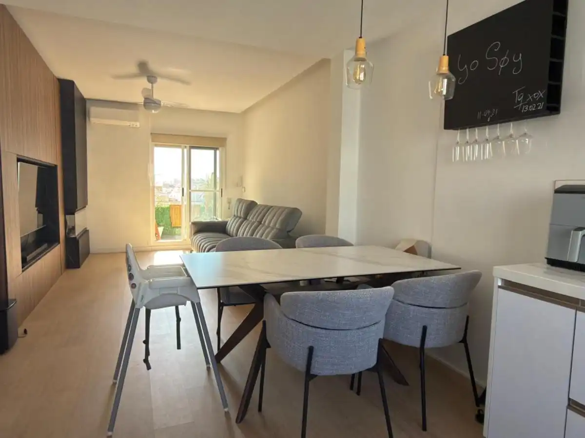 Menjador de Apartament de lloguer en  Valencia Capital amb Aire condicionat, Calefacció i Moblat