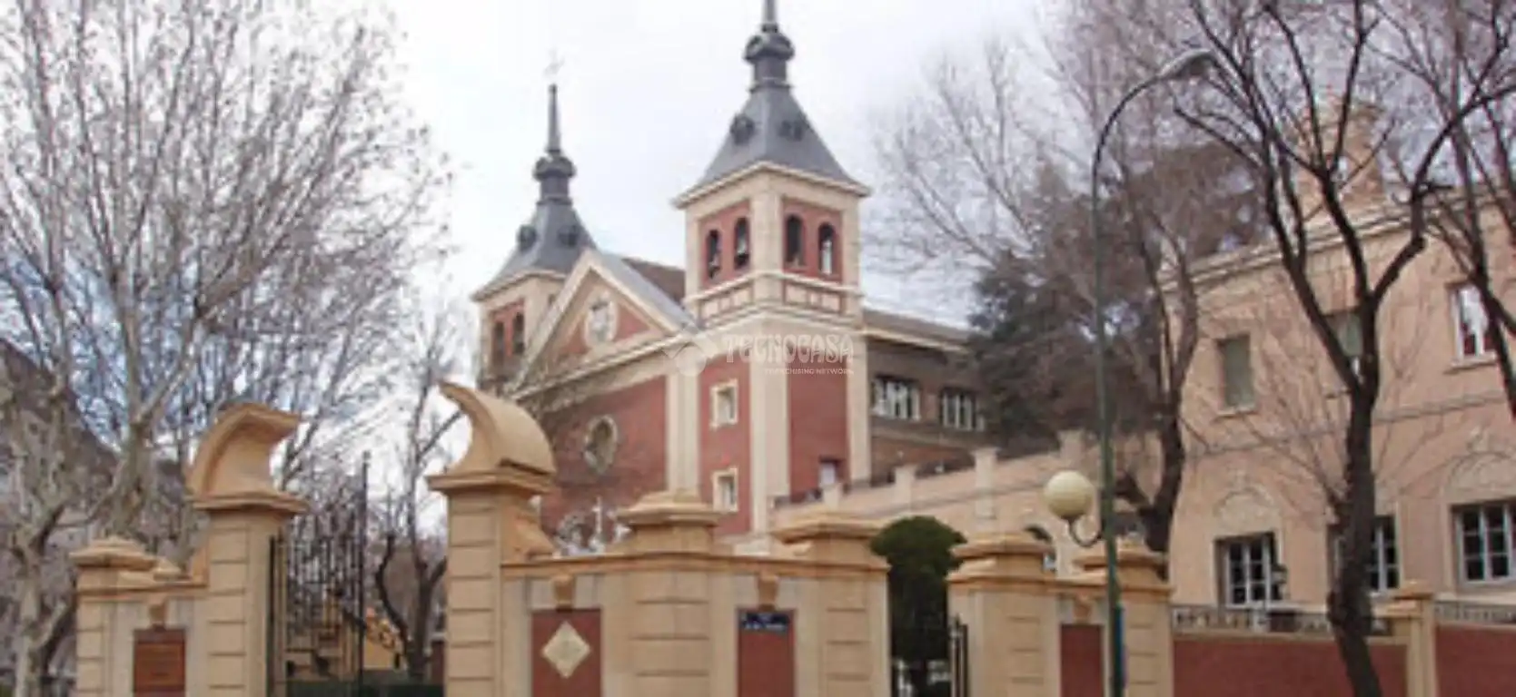 Exterior view of Garage for rent in Madrid