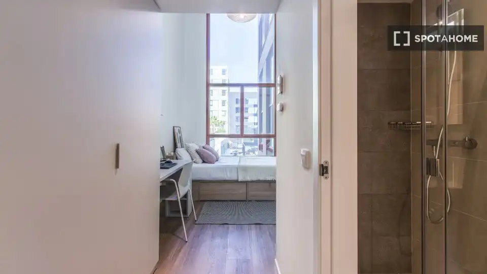 Room in El Besós i el Maresme