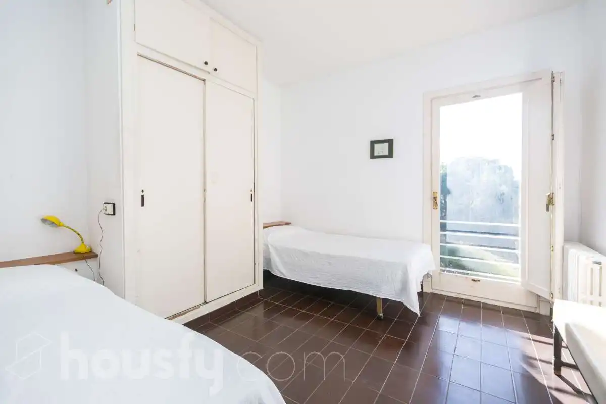 Dormitori de Casa o xalet en venda en Tarragona amb Calefacció, Jardí privat i Parquet