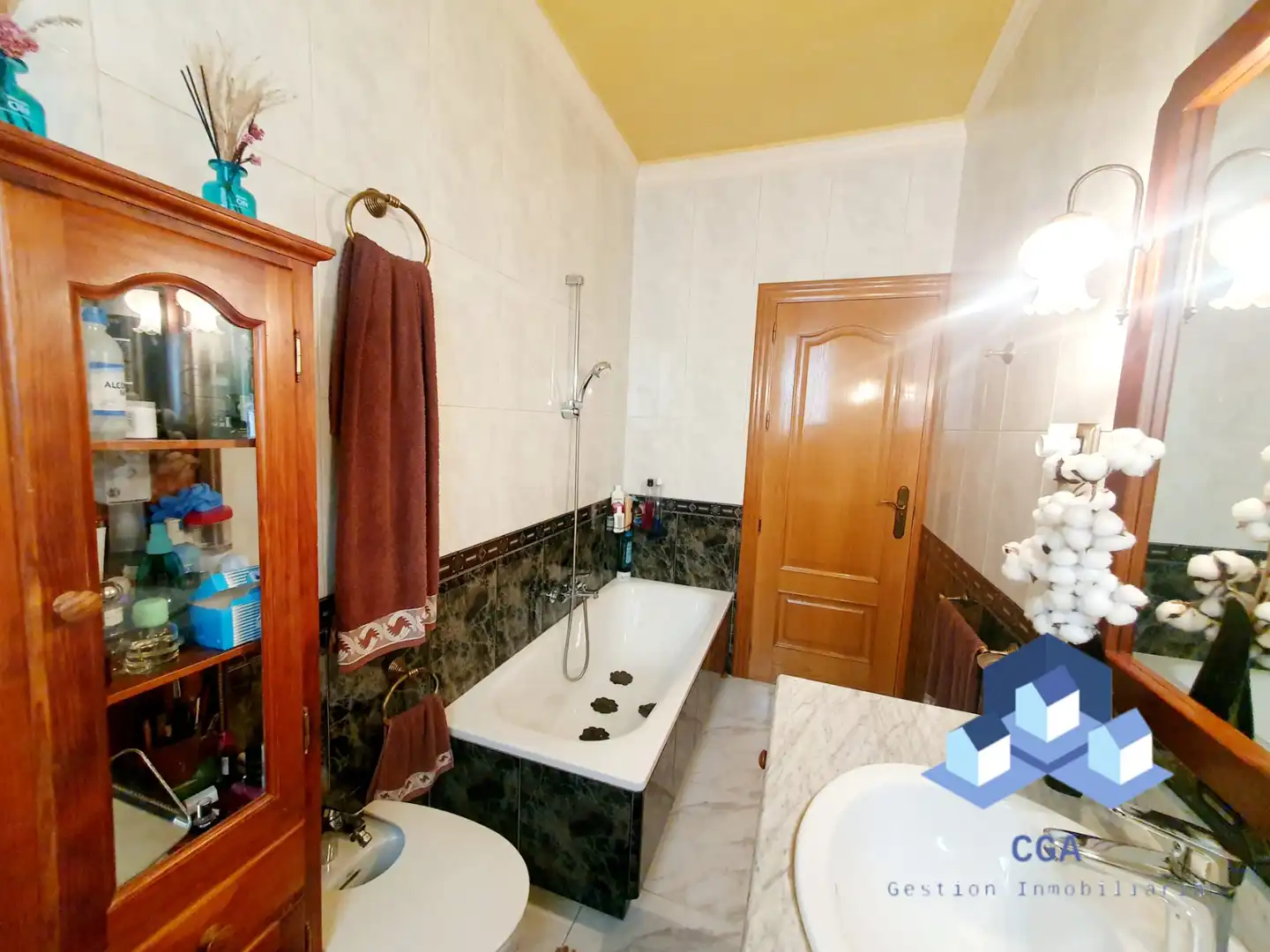 Bathroom of Flat for sale in Lorca  with Storage room, Furnished and Oven