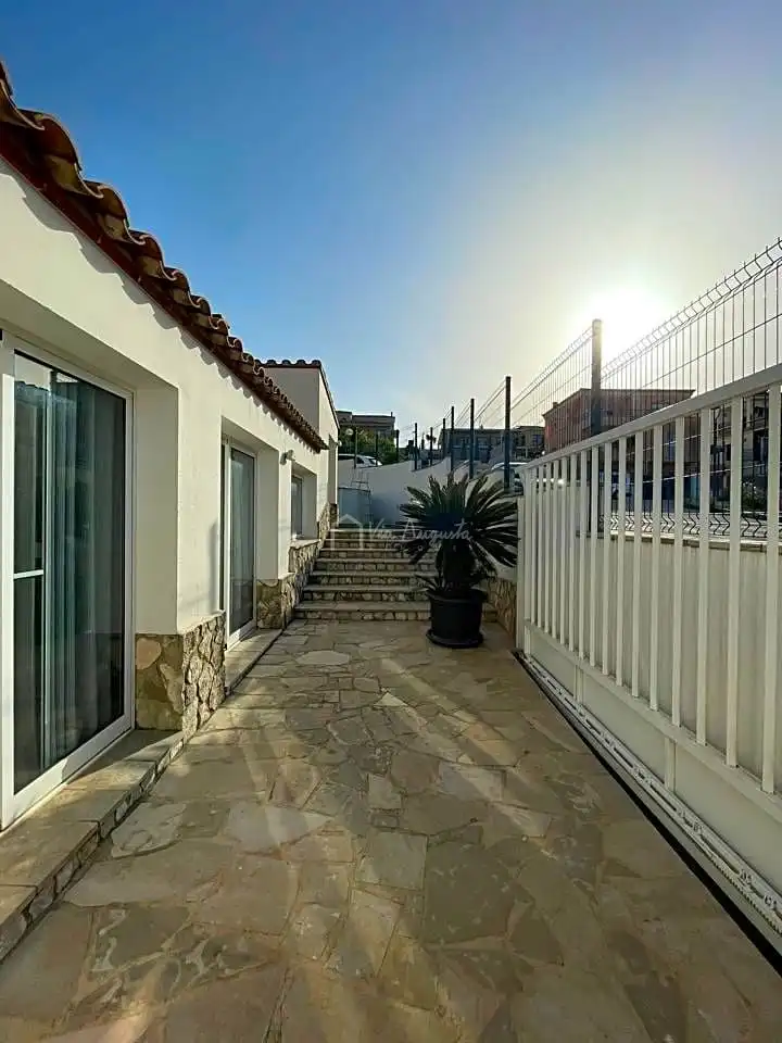 Houses for sale in Carrer Sajolida, El Perelló