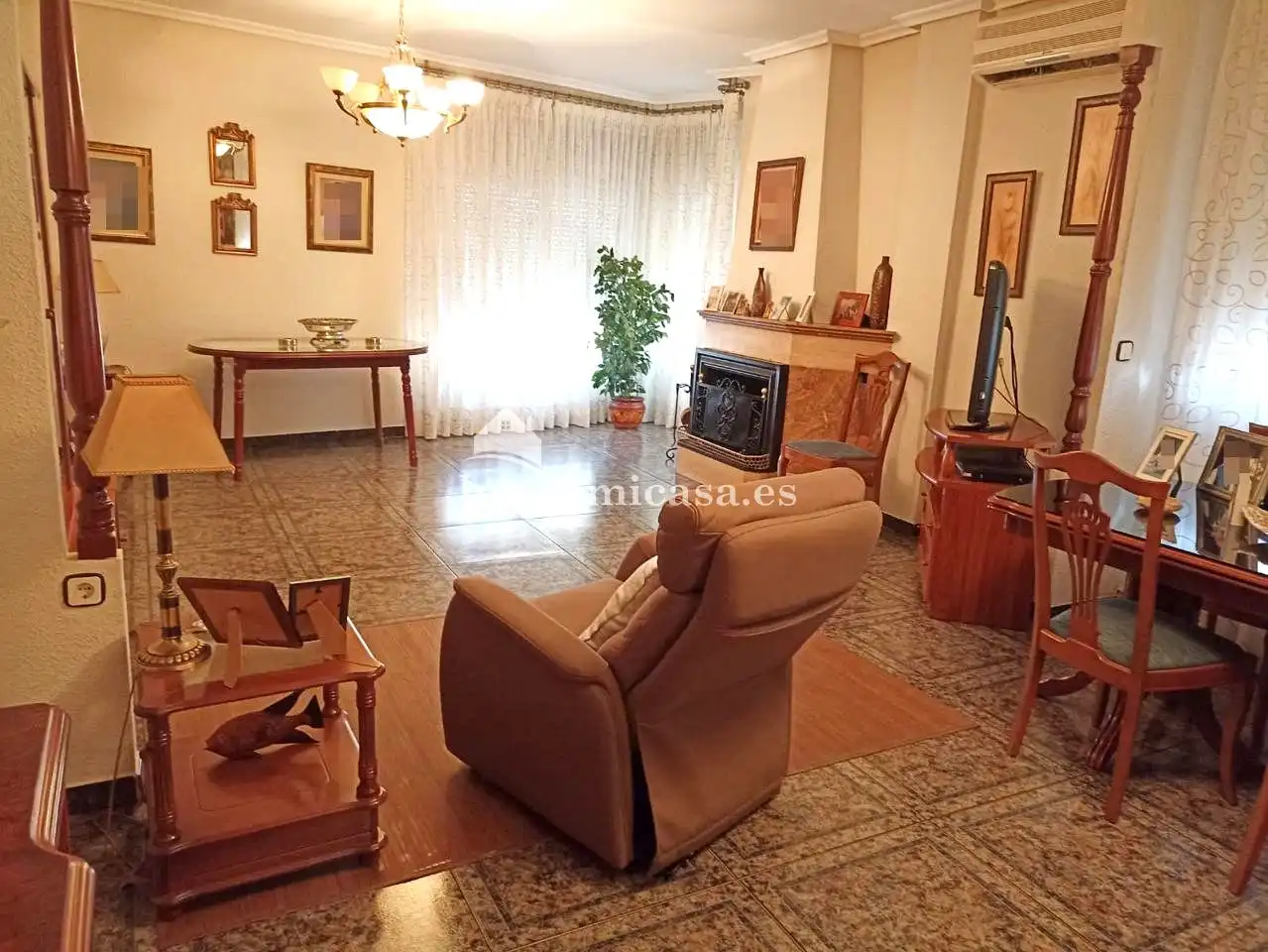 Sala d'estar de Casa o xalet en venda en Mengíbar amb Aire condicionat i Terrassa