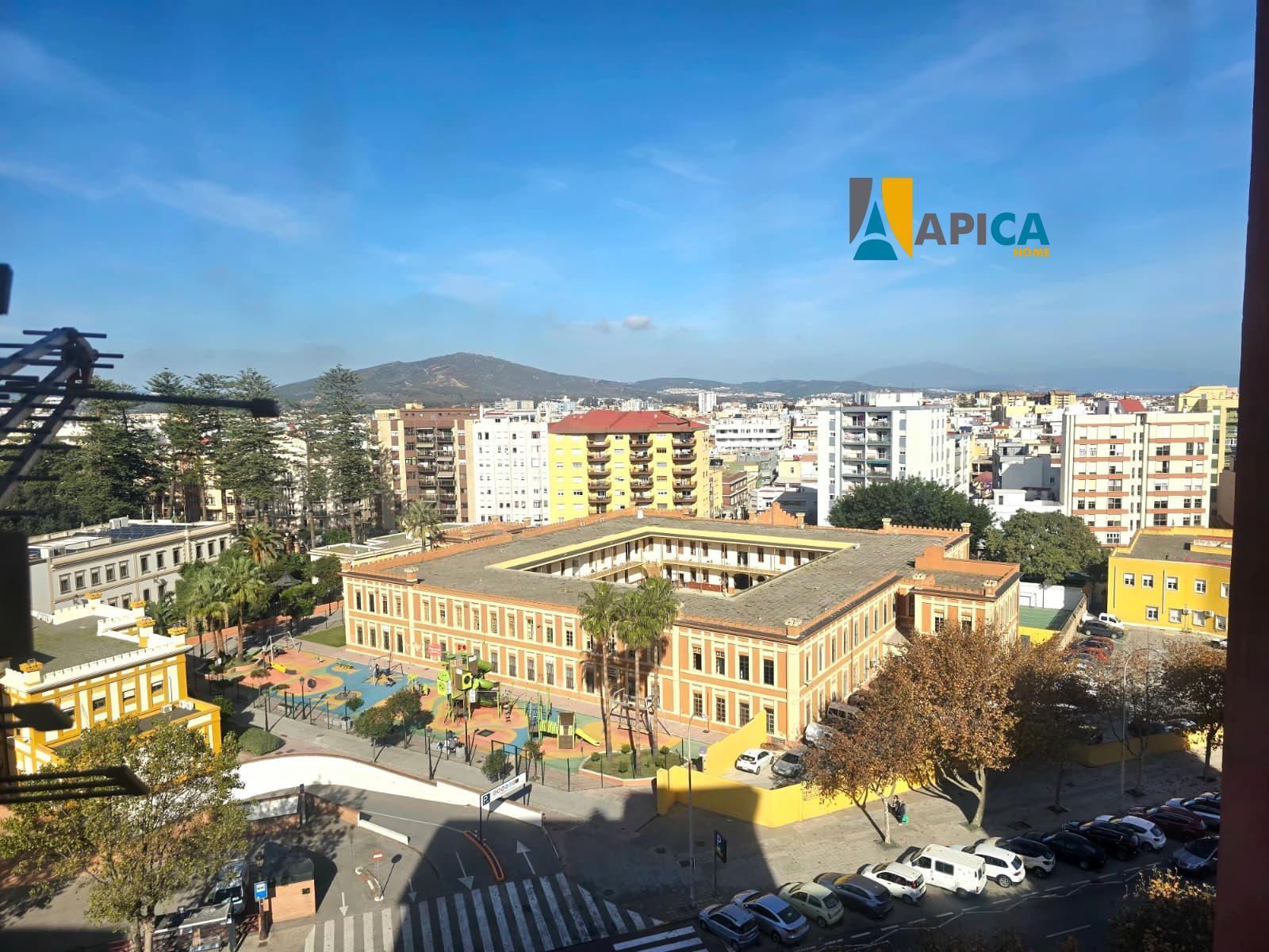 Exterior view of Flat for sale in La Línea de la Concepción  with Heating, Terrace and Furnished