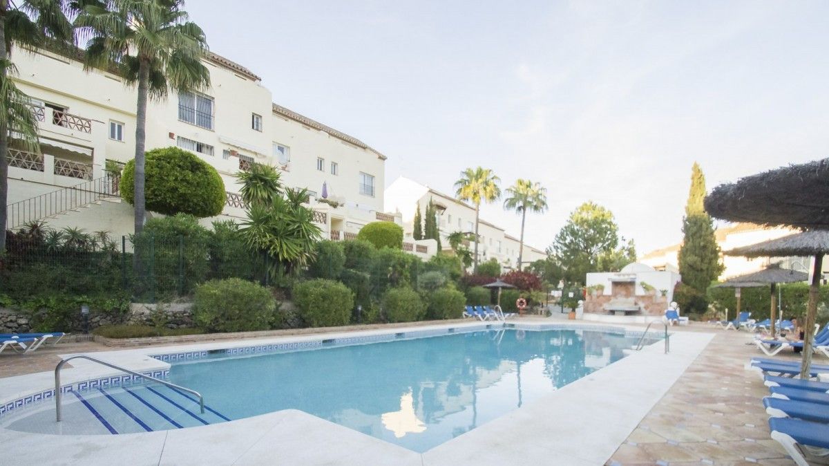 Piscina de Casa adosada en venda en Marbella amb Aire condicionat, Terrassa i Piscina