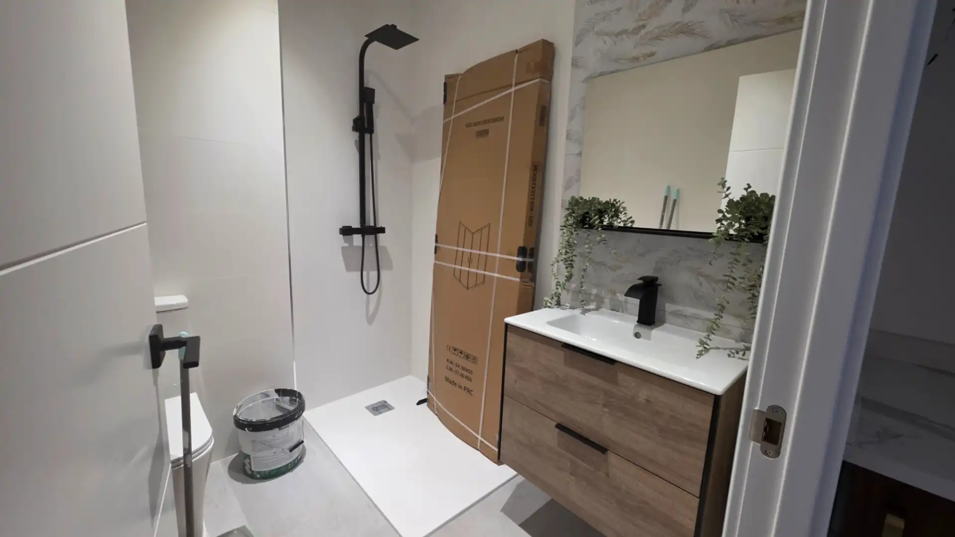 Baño de Piso en venta en Ubrique con Terraza y Amueblado