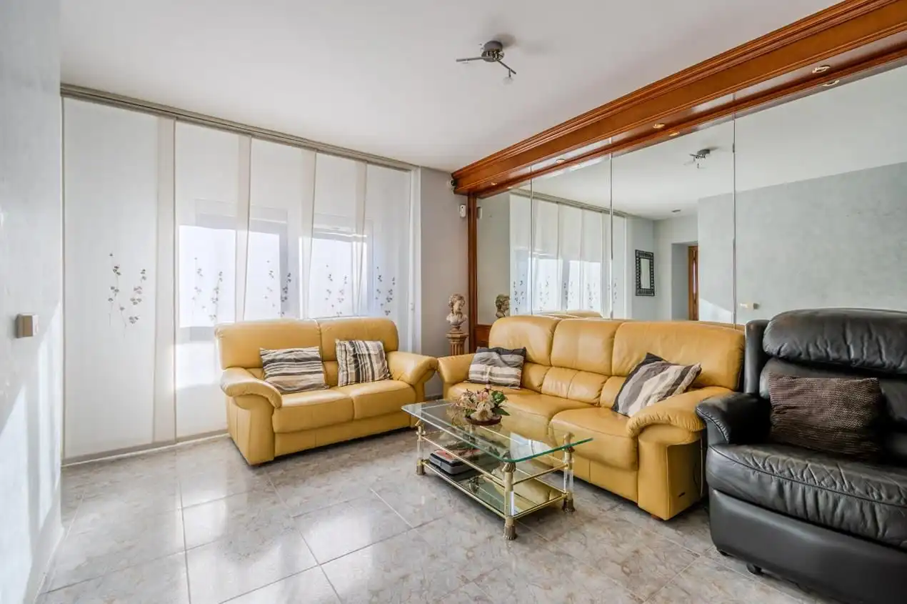 Sala de estar de Casa adosada en venta en Celrà
